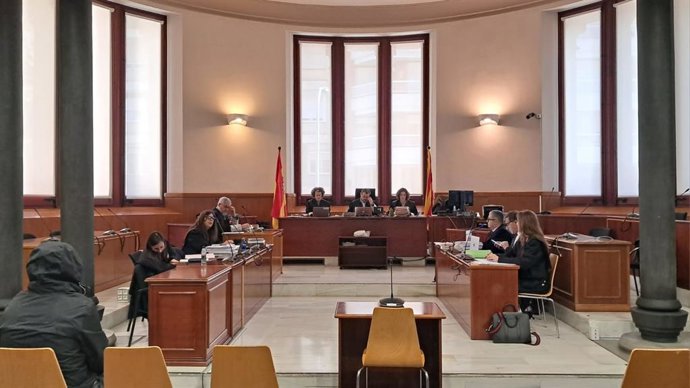 Juicio a un entrenador y profesor de La Salle Bonanova acusado de agredir sexualmente a un menor, hijo de su pareja. En la Audiencia de Barcelona el 29 de febrero de 2024