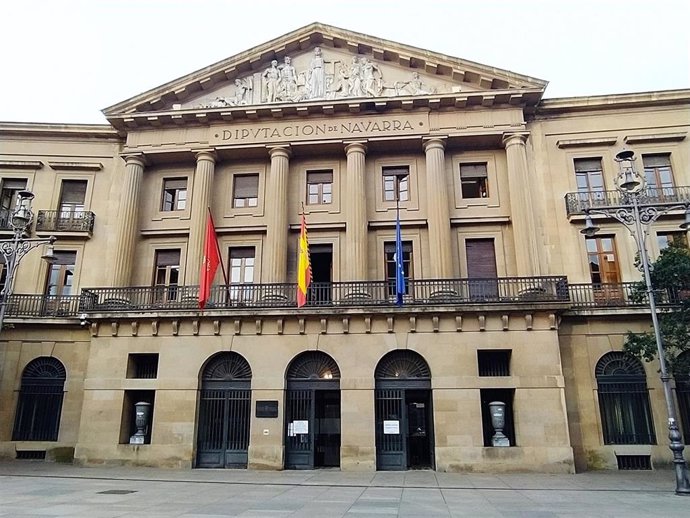 Fachada del Palacio de Navarra.