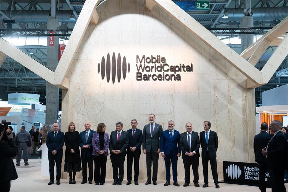 Foto de familia de los asistentes a la jornada de inauguración de la XVIII edición del Mobile World Congress (MWC), en el recinto Gran Via de Fira de Barcelona en L'Hospitalet de Llobregat, a 26 de febrero de 2024, en Barcelona, Catalunya (España). El p