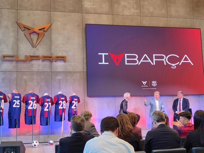 Presentación del acuerdo entre CUPRA y FC Barcelona, en la fábrica de CUPRA en Martorell, con la presencia del CEO de la marca, Wayne Griffiths, y el presidente blaugrana, Joan Laporta