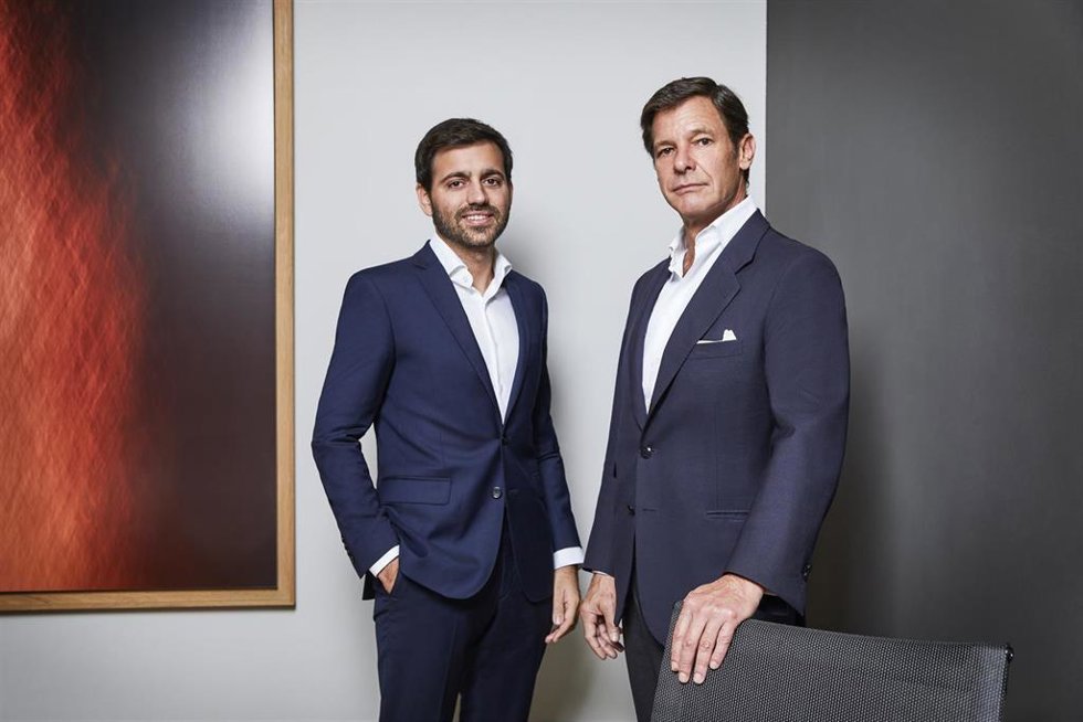 Archivo - Carlos Alsina, consejero delegado de Sabseg Group España, y Juan Ramon Pla, vicepresidente de la compañía.