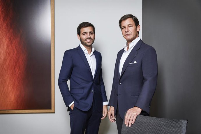 Archivo - Carlos Alsina, consejero delegado de Sabseg Group España, y Juan Ramon Pla, vicepresidente de la compañía.