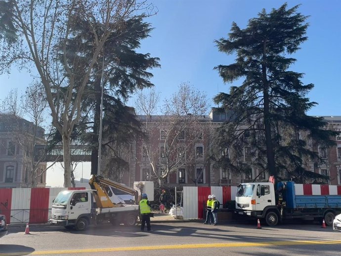 Archivo - Obras de la ampliación de la L11 de Metro de Madrid que afectan al arbolado en los Jardines de Jimena Quirós, en Atocha