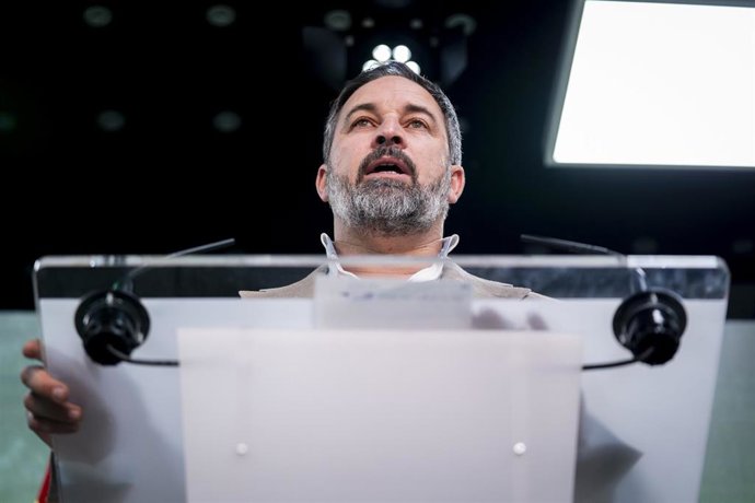 El presidente de Vox, Santiago Abascal, comparece en la sede nacional de Vox.