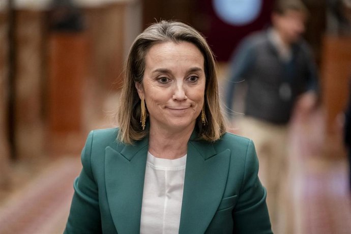 La secretaria general del Partido Popular, Cuca Gamarra, valora la detención del asesor de Ábalos durante la sesión plenaria en el Congreso de los Diputados, a 21 de febrero de 2024, en Madrid (España). En la segunda Sesión de Control del 2024, el Gobie