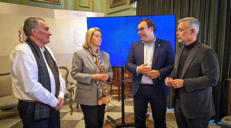 La alcaldesa de Motril, Luisa García Chamorro, el pasado martes en comparecencia informativa sobre el servicio de limpieza