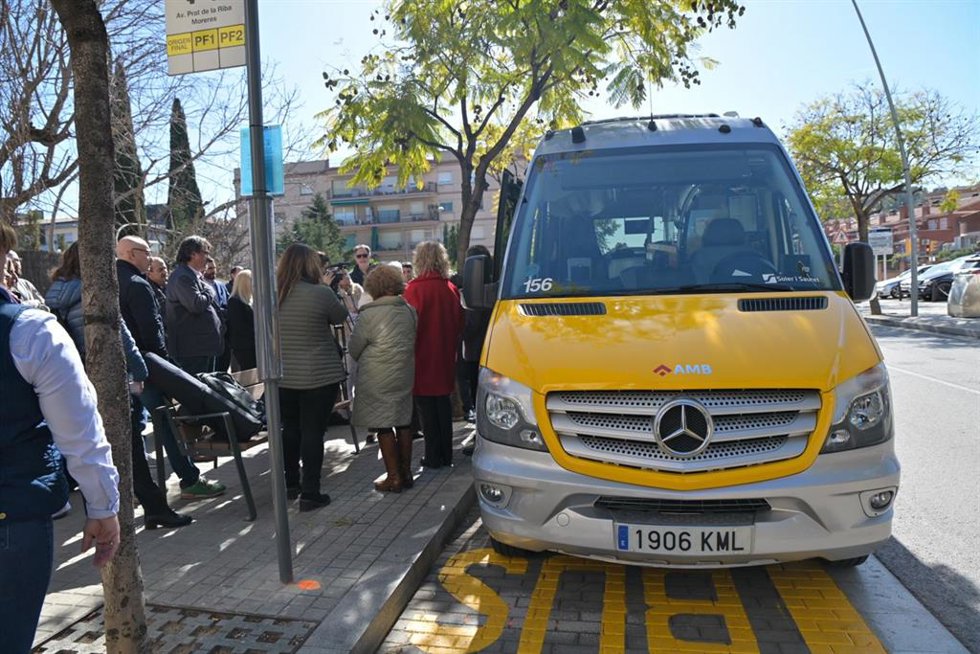 El acto de presentación del nuevo servicio de autobús de Pallej (Barcelona).