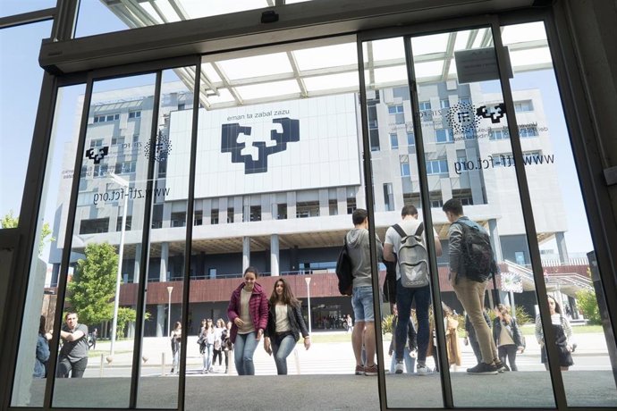 Archivo - Leioa 13-05-2019 Estudiantes en el Campus de Biakaia de UPV/EHU MITXI