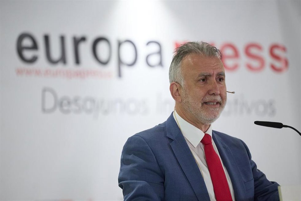 El ministro de Política Territorial y Memoria Democrática, Ángel Víctor Torres, interviene durante un desayuno Informativo de Europa Press, en el hotel Hyatt Regency Hesperia Madrid, a 29 de febrero de 2024, en Madrid (España).