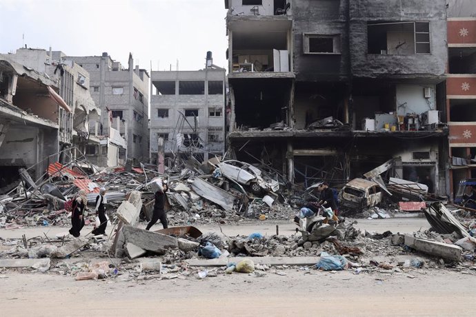Archivo - Arxiu - Edficios danyats pels bombardejos de l'Exèrcit d'Israel contra el campament de refugiats de Jabalia, al nord de la Franja de Gaza (arxiu)