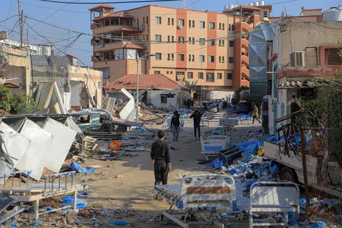 Varias personas en la Franja de Gaza