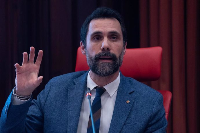 El conseller de Empresa y Trabajo, Roger Torrent, comparece en el Parlament para explicar los presupuestos 2024 de su departamento.