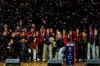 La selección celebra pensando en la siguiente: "Vamos a por los Juegos Olímpicos"