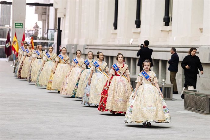 Corte de honor de la fallera mayor infantil de Valncia