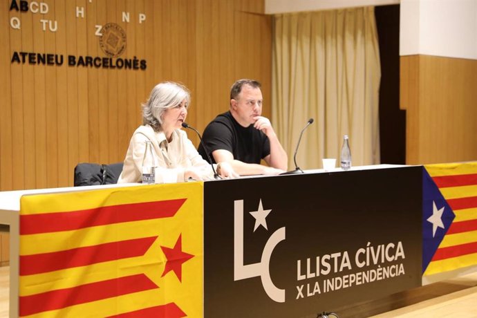 La presidenta de la ANC, Dolors Feliu, con el coordinador de Estrategia y Discuros de la ANC, Uriel Bertran