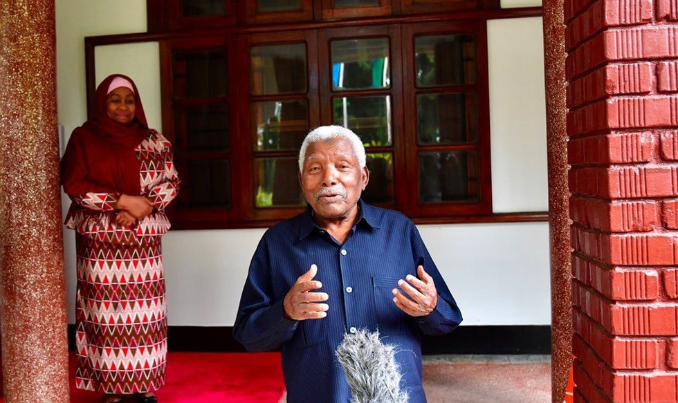 Archivo - El expresidente de Tanzania Alhaj Ali Hassan Mwinyi