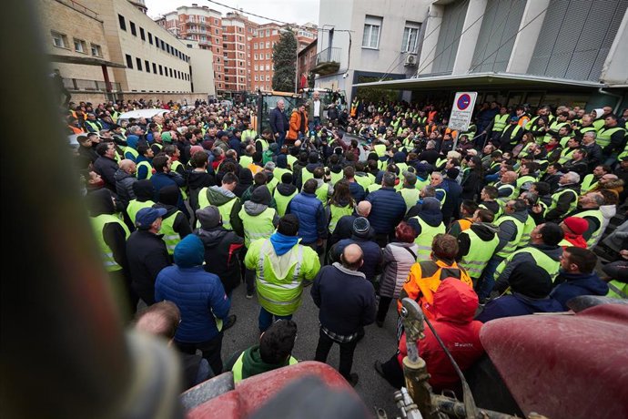 Imagen de archivo de una concentración del movimiento 6F frente al departamento de Medio Ambiente y Desarrollo Rural del Gobierno Navarra