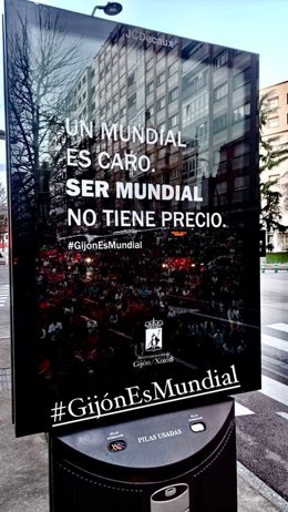 Campaña del Ayuntamiento de Gijón en mupis sobre el rechazo a la candidatura del estadio de El Molinón a ser sede del Mundial de Fútbol de 2030.