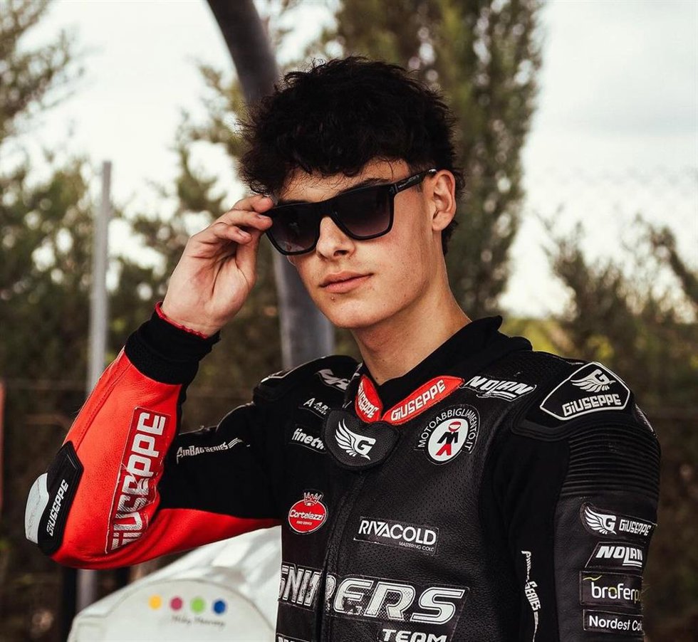 El piloto David Almansa recibirá el apoyo de Hawkers en su debut en el Campeonato del Mundo de Moto3.
