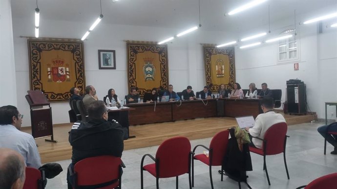Archivo - Pleno del Ayuntamiento de Carboneras (Almería) en una imagen de archivo