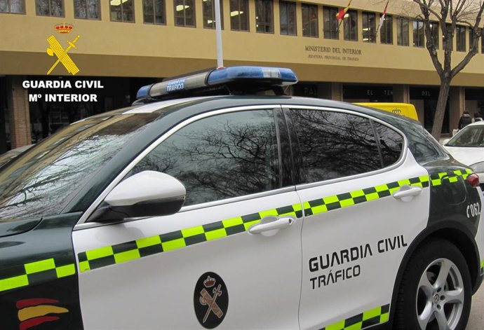 Vehículo de la Guardia Civil en la Jefatura de Tráfico de Albacete.