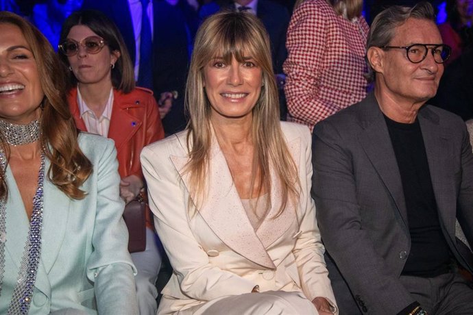 Begoña Gómez durante el front row del desfile de la firma Pedro del Hierro en la Mercedes Benz Fashion Week Madrid, a 15 de febrero de 2024, en Madrid (España).