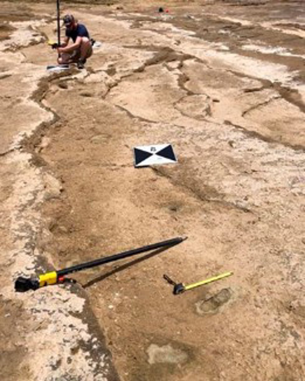 El Citius de Sevilla participa en el descubrimiento de 85 huellas de homínidos del Pleistoceno en la costa de Marruecos.