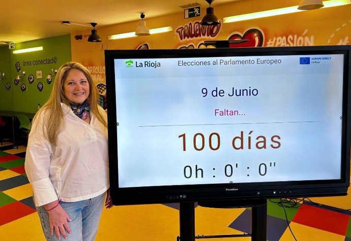 La directora general de Fondos y Relaciones con la Unión Europea, Esther Herranz, ha participado en la puesta en marcha en la sede el Instituto Riojano de la Juventud (IRJ) por las elecciones europeas
