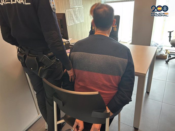 Detenido un hombre de 41 años por estafar a una empresa mediante el procedimiento del 'lavado de cheques'