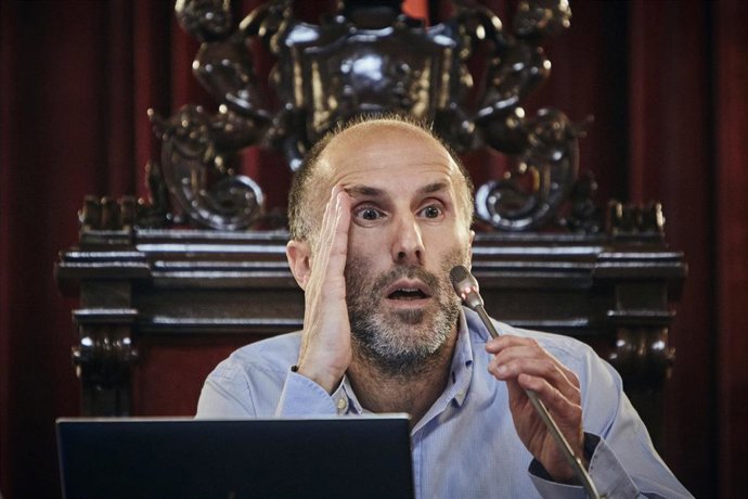 Archivo - El alcalde de Ourense, Gonzalo Pérez Jácome, interviene durante una rueda de prensa, en el Ayuntamiento, a 10 de mayo de 2023, en Ourense, Galicia (España). El alcalde presentó una denuncia en los Juzgados de Ourense por un supuesto delito de