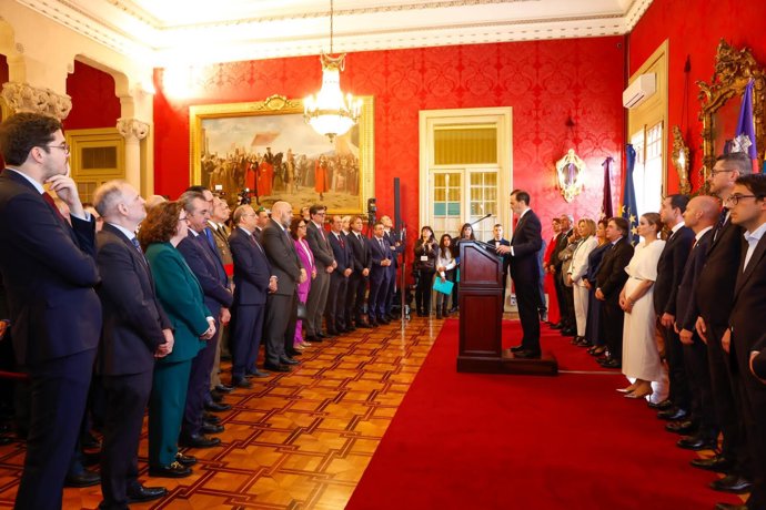 El presidente del Parlament, Gabriel Le Senne, durante la lectura del discurso.