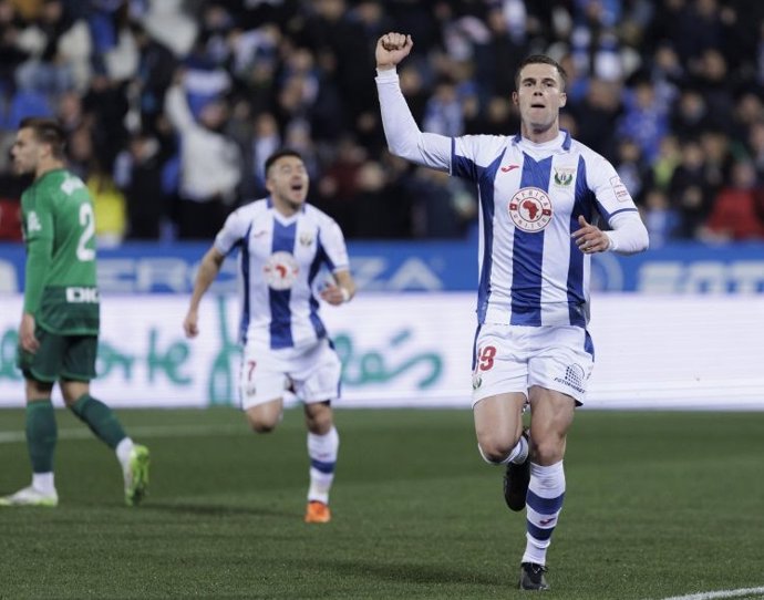 Archivo - Diego García celebra uno de sus goles en la victoria del Leganés ante el Burgos en LaLiga Hypermotion 23-24