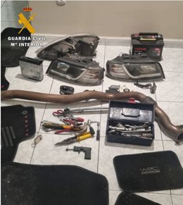 Piezas sustraías por los jóvenes de 23 años de un desguace de Cigales (Valladolid)