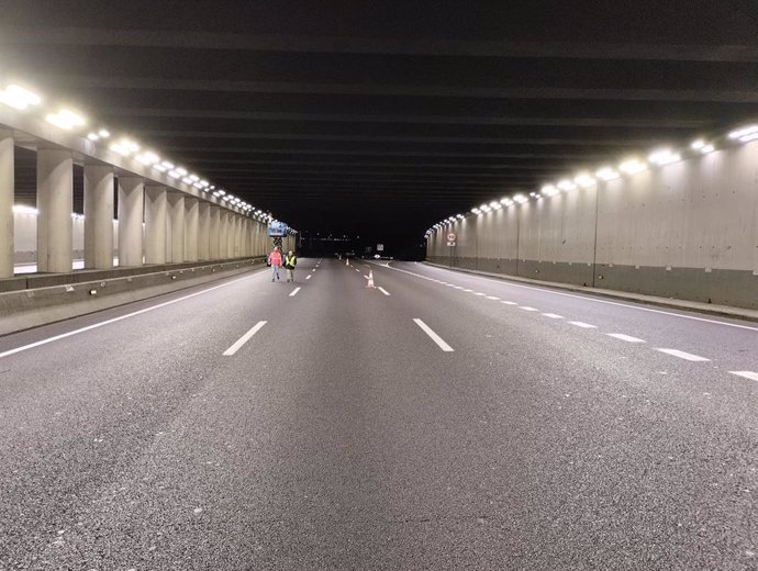 Túnel de la ronda de dalt de Barcelona con el nuevo alumbrado led.