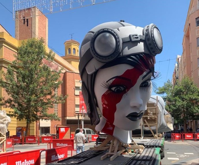 Archivo - Arxiu - Imatge de la part central de la Falla Cuba-Literat Azorín de Valncia del 2020, la coneguda com a 'Aviadora'