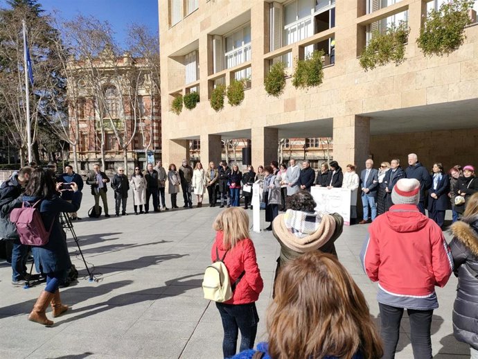 Concentración mensual contra la violencia de género en Logroño