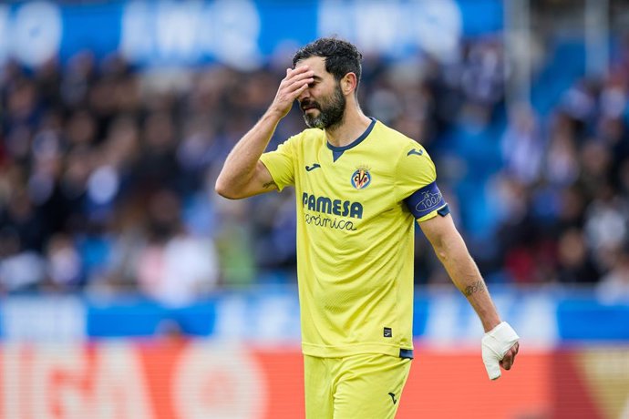 Raul Albiol of Villarreal CF reacts during the LaLiga EA Sports match between Deportivo Alaves and Villarreal CF at Mendizorrotza Stadium on February 10, 2024, in Vitoria, Spain.