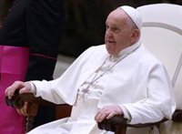 El Papa vuelve a delegar la lectura de un texto a un colaborador: "Todavía estoy un poco resfriado"