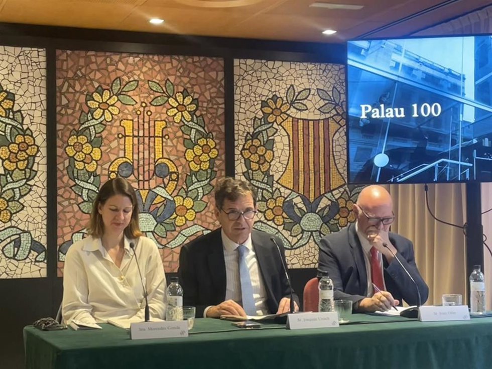 La directora artística adjunta del Palau Mercedes Conde, el presidente de la Fundació Orfeó Catal Joaquim Uriach y el director general del Palau Joan Oller, en rueda de prensa