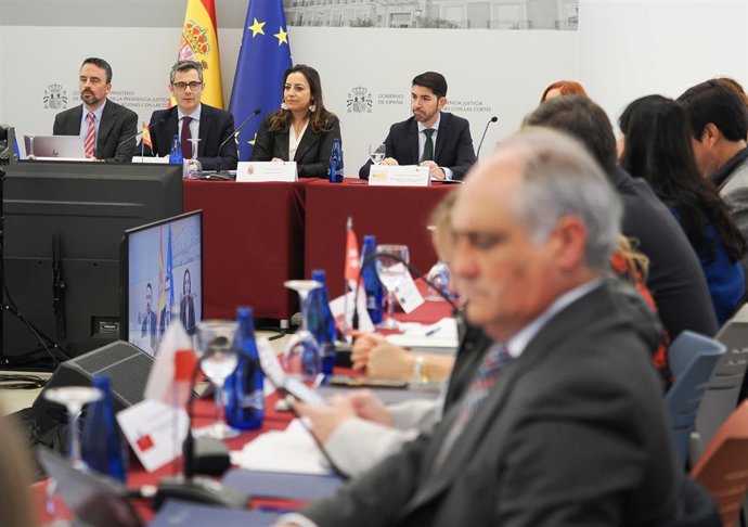 Bolaños promete acuerdos con los funcionarios pero exige que sean en consenso con las CCAA con la Justicia trasferida .