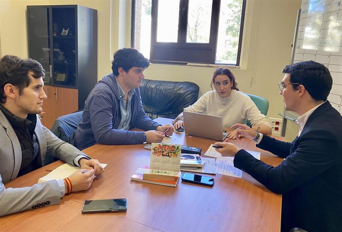Representantes del PP, NNGG y el Consejo de Estudiantes de la Universidad de Córdoba.