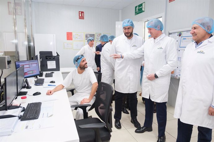 Visita de Alfonso Rueda a Entrepinares, en Vilalba (Lugo)