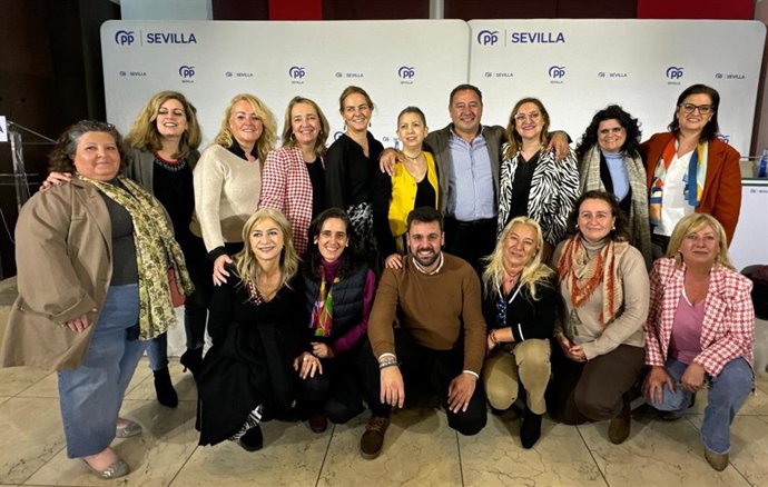 Los populares de Sevilla tras su junta directiva provincial