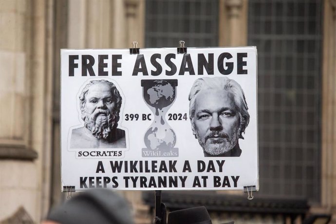 Concentración en Londres en apoyo al fundador de Wikileaks, Julian Assange