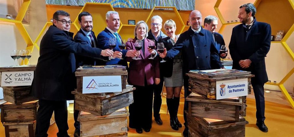 Inauguración de la Feria Apícola de Pastrana.