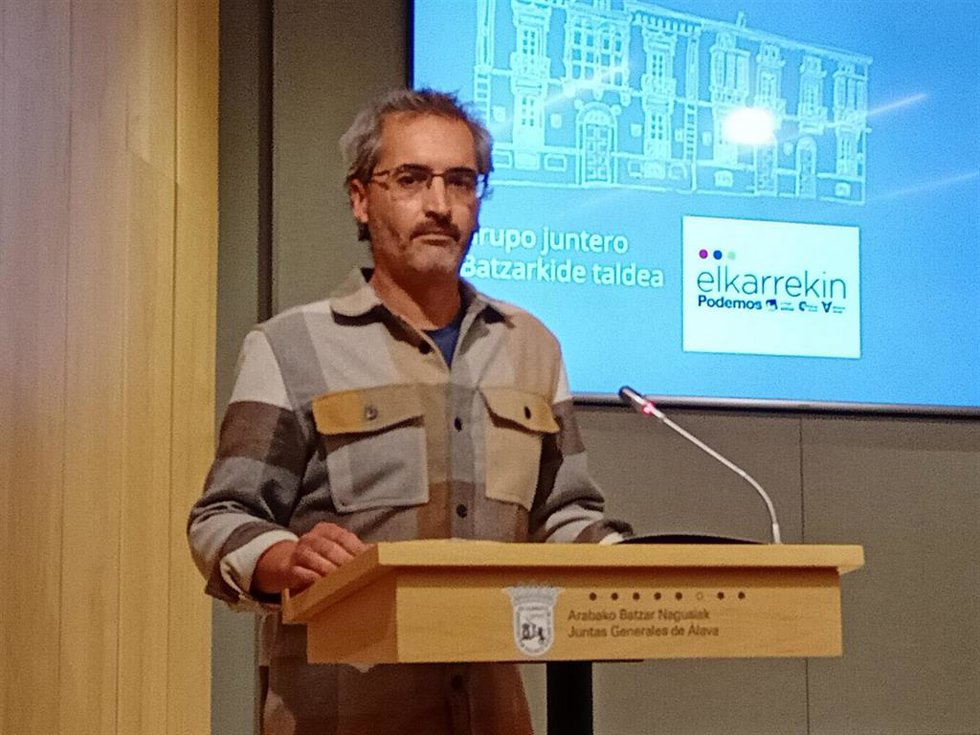 Archivo - El portavoz de Elkarrekin Araba, David Rodríguez
