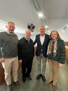 El alcalde de Tomares junto al fundador de la empresa Jolca