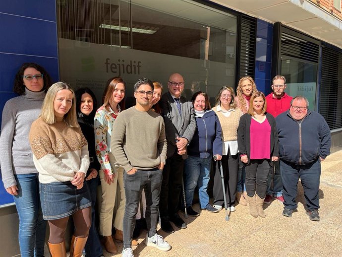 Fernández (c), junto a responsables de Fejidif.
