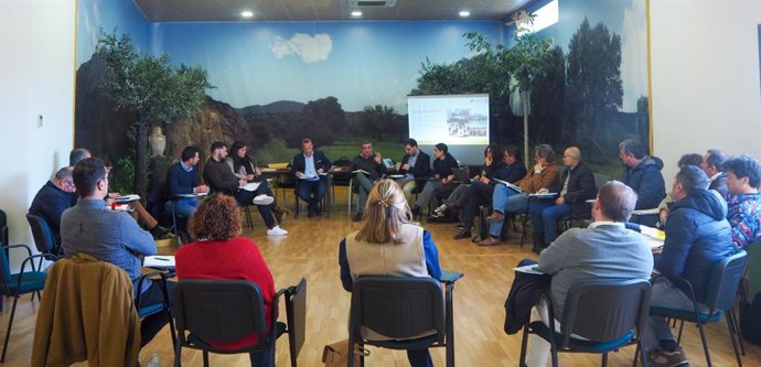 Imagen de la reunión transfronteriza entre municipios onubenses y municipios portugueses.