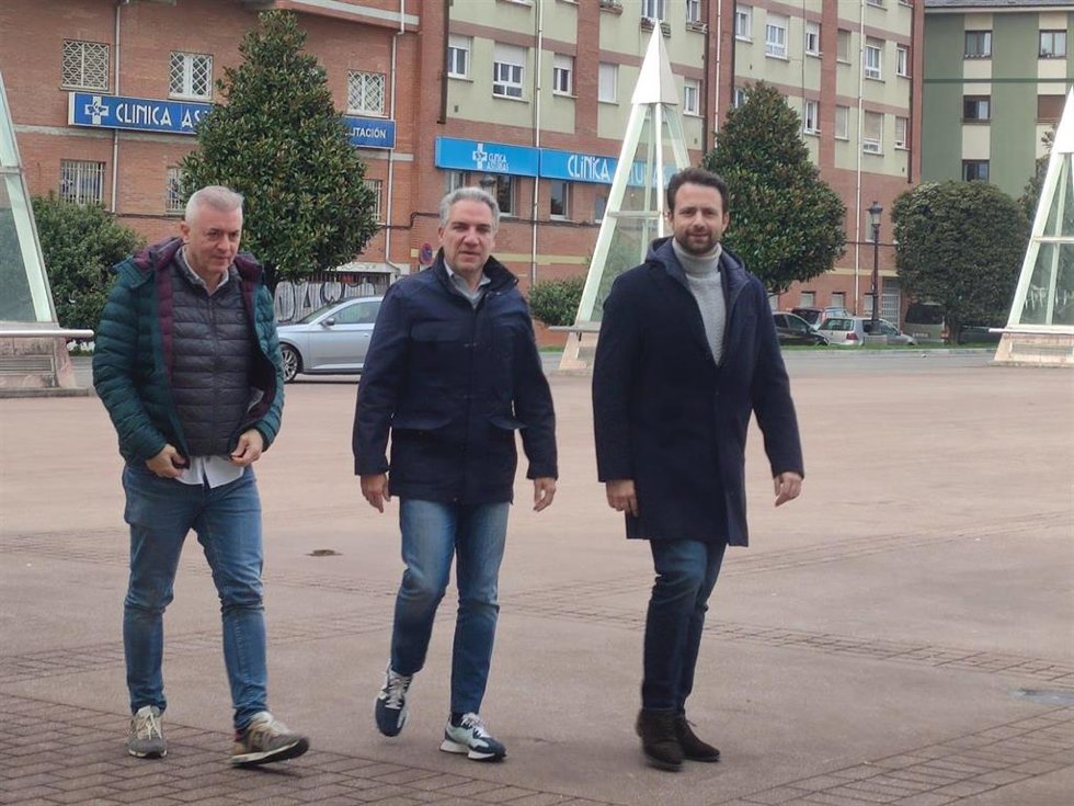 Elías Bendodo y Álvaro Queipo